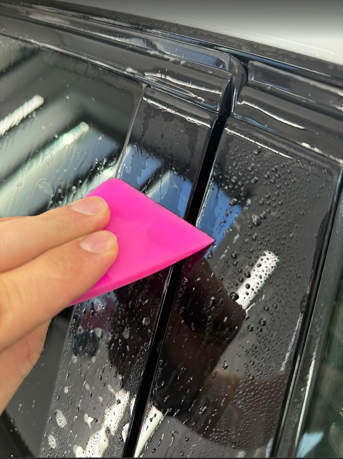 Zmiana koloru samochodu folią